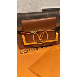 Louis Vuitton Linen Dauphine Handbag - Image 4